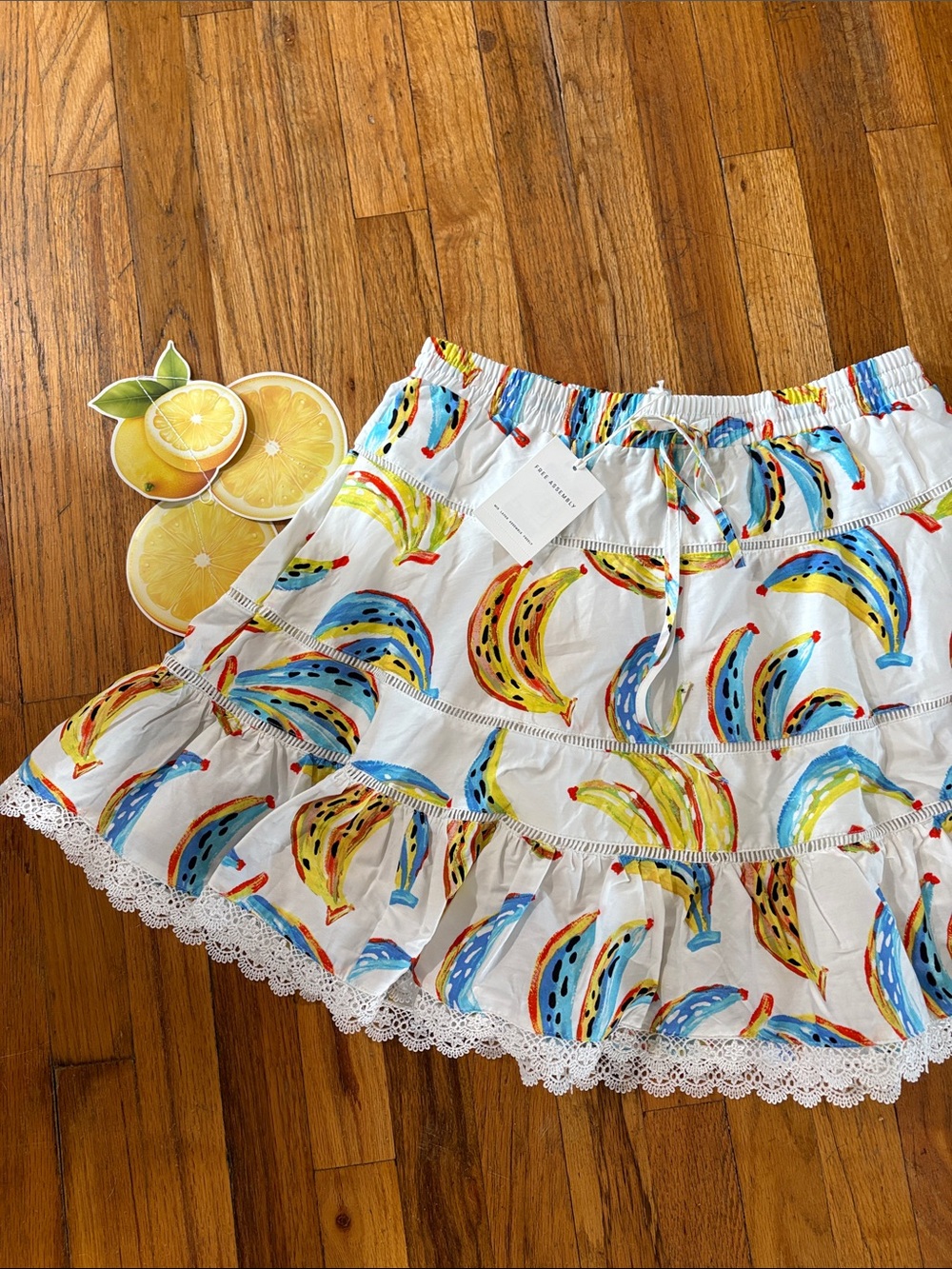 Free Assembly White Tiered Skirt with Colorful Banana Print NWT